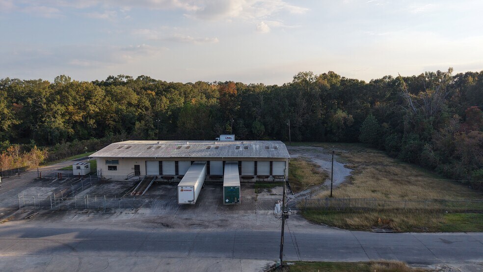 More Photos Of 6722 Bicentennial Pl, Baton Rouge Truck Terminal For Lease