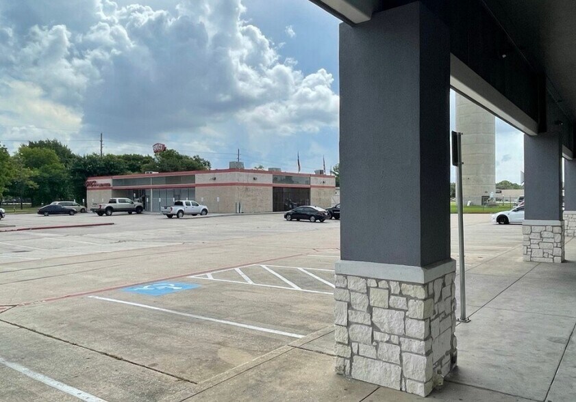 More Photos Of 13331 Kuykendahl Rd, Houston Unknown For Lease