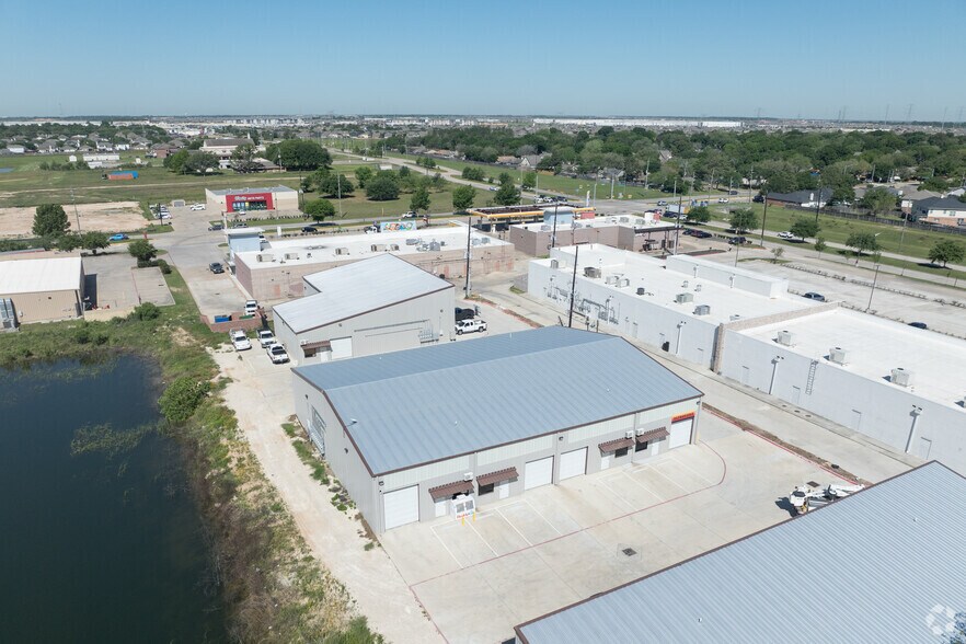 More Photos Of 2910 N Mason Rd, Katy Warehouse For Sale