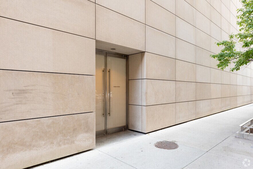 More Photos Of 679 N Michigan Ave, Chicago Storefront For Lease