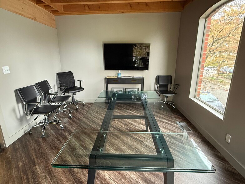 More Photos Of 6105 S MacAdam Ave, Portland Office For Lease