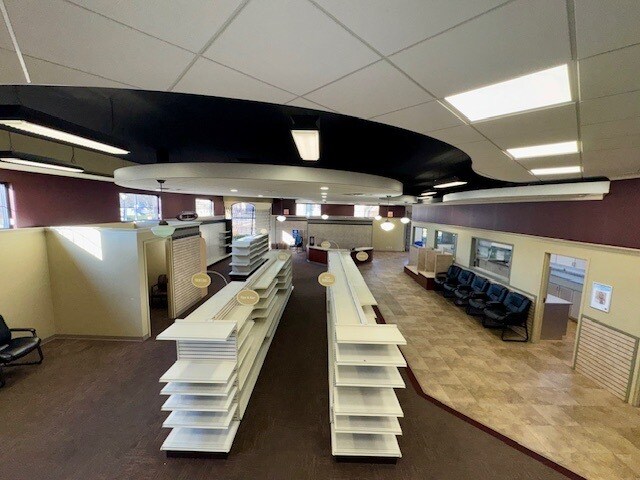 More Photos Of 640 N Fountain Ave, Springfield Freestanding For Sale