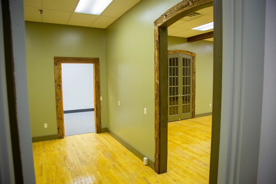 More Photos Of 700 Hepburn St, Milton Showroom For Lease