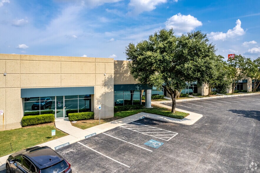 More Photos Of 1077 Central Pky S, San Antonio Unknown For Lease