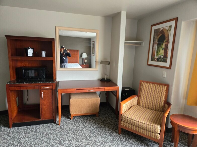 More Photos Of 8350 Razorback Rd, Colorado Springs Hotel For Sale