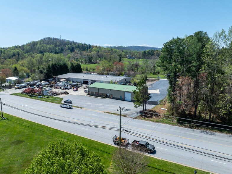 More Photos Of 2997 Spartanburg Hwy, East Flat Rock Warehouse For Lease