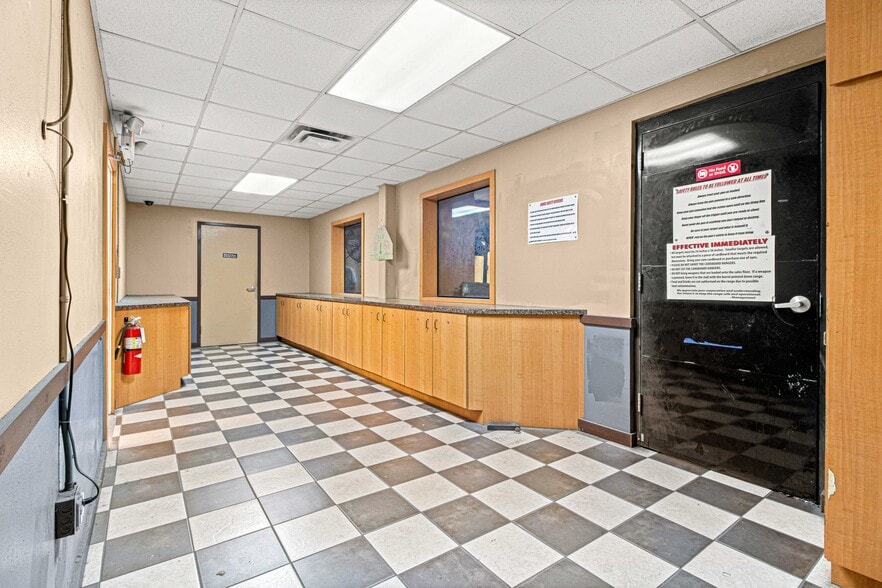 More Photos Of 1031 NE 16th St, Ocala Manufacturing For Lease