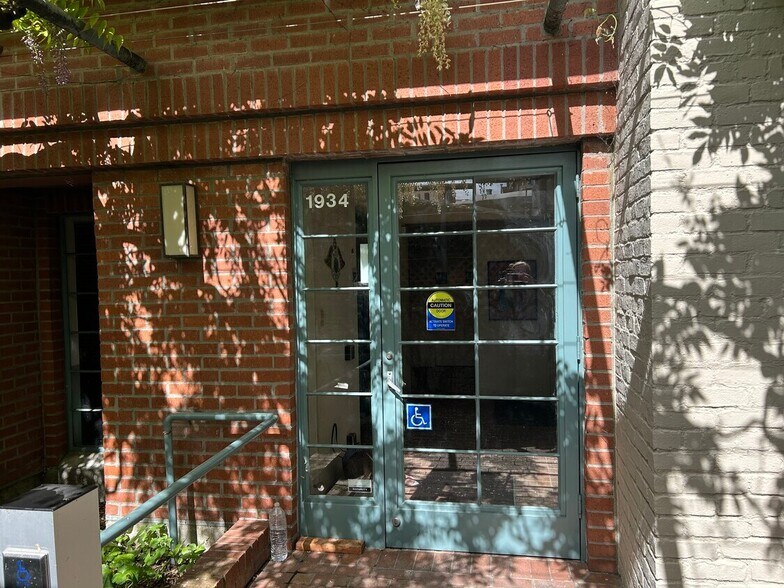 More Photos Of 1934 Park Blvd, Oakland Office For Lease