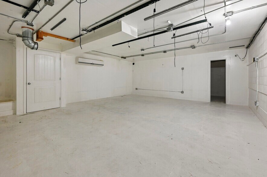 More Photos Of 319 N Bonfoy Ave, Colorado Springs Warehouse For Lease