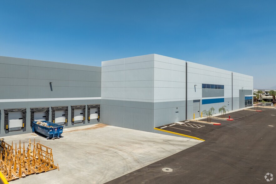 More Photos Of 6950 Miller Ln, Las Vegas Distribution For Sale