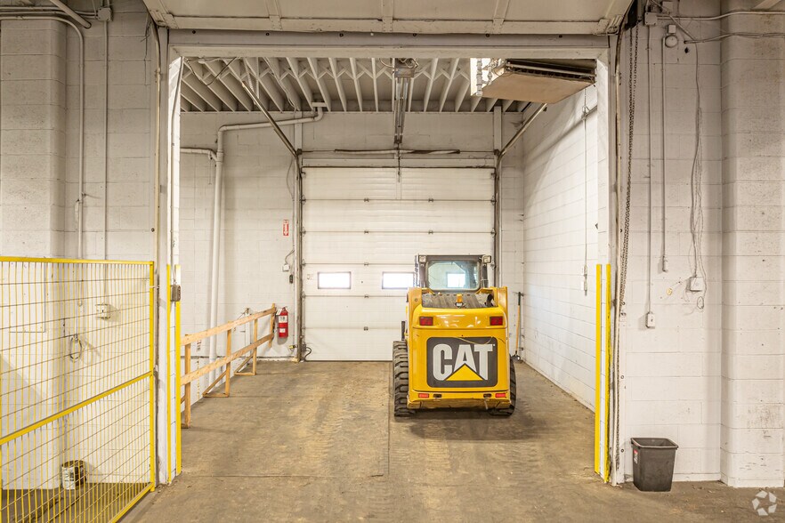 More Photos Of 15712 112 Ave, Edmonton Office For Sale