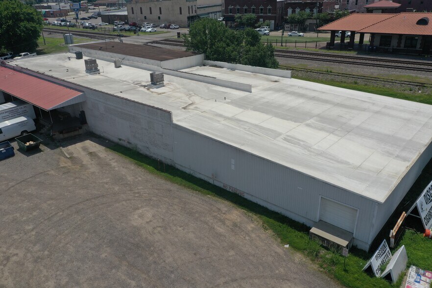 More Photos Of 301 N Commerce Ave, Russellville Warehouse For Sale