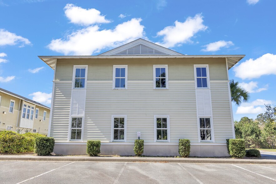 More Photos Of 100 Timber Trail Rd, Richmond Hill Office For Sale
