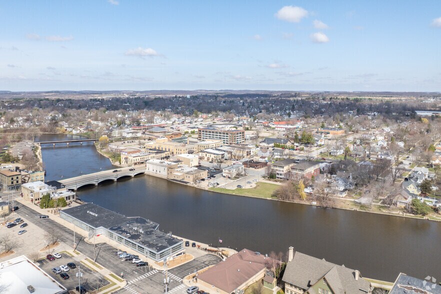 More Photos Of 201 N Main St, Fort Atkinson Office For Lease