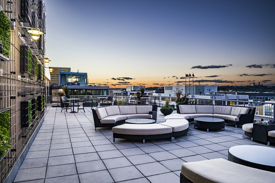 More Photos Of 2020 K St NW, Washington Office For Lease