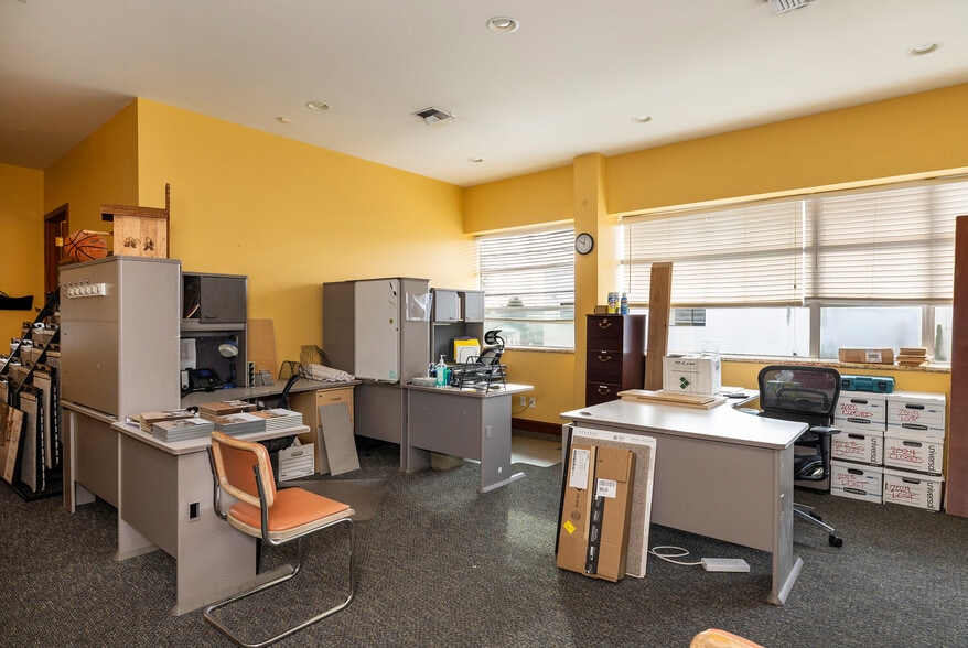 More Photos Of 114 S Findlay St, Seattle Showroom For Sale