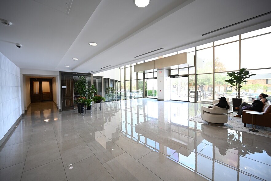 More Photos Of 2401 Fountain View Dr, Houston Office For Lease