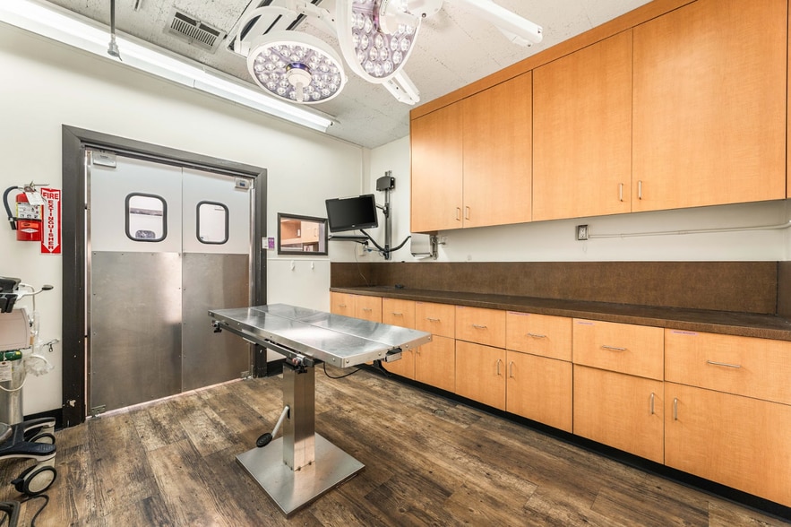 More Photos Of 20805 Hawthorne Blvd, Torrance Veterinarian Kennel For Lease
