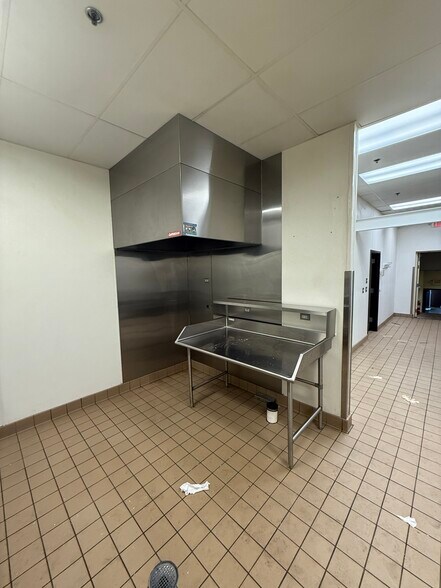 More Photos Of 530 Crescent Blvd, Glen Ellyn Freestanding For Lease