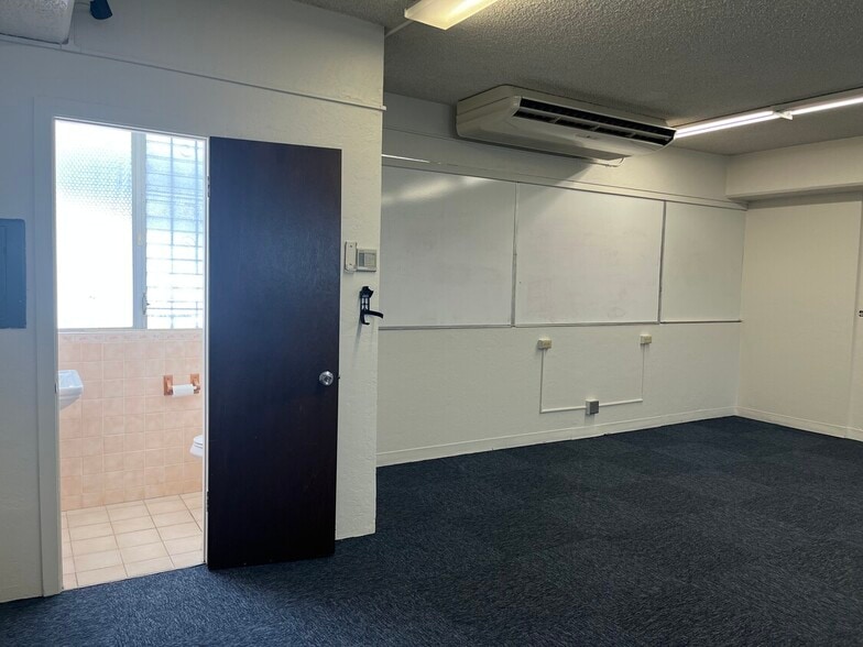 More Photos Of 931 University Ave, Honolulu General Retail For Sale