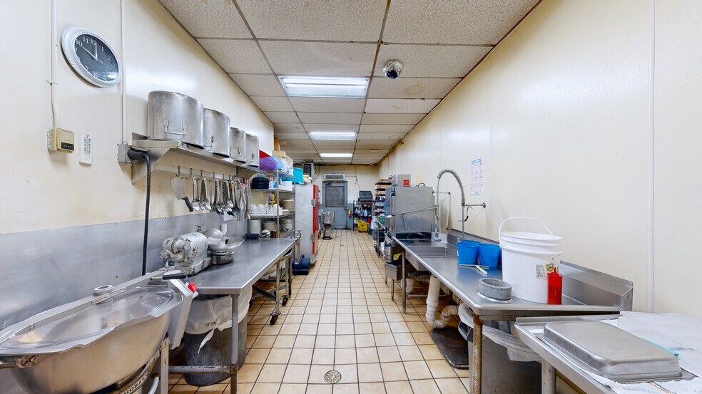 More Photos Of 1101 S Main St, Lexington Restaurant For Sale