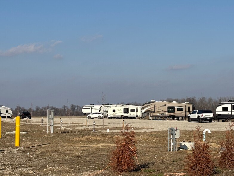 More Photos Of 9274 E 1050th Ave, Robinson Flex For Sale