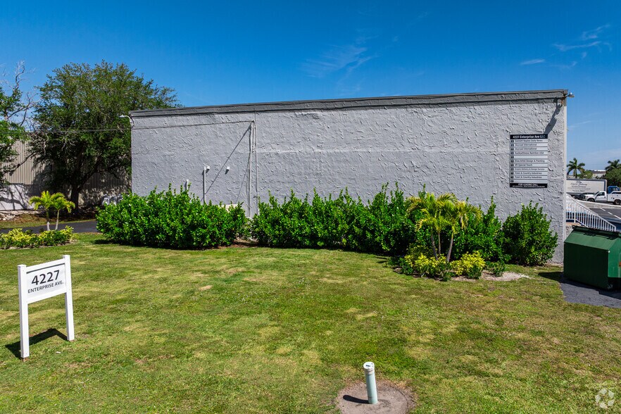 More Photos Of 4227 Enterprise Ave, Naples Warehouse For Lease