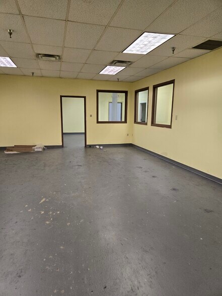 More Photos Of 261 Niagara-Carthage Rd, Carthage Warehouse For Lease