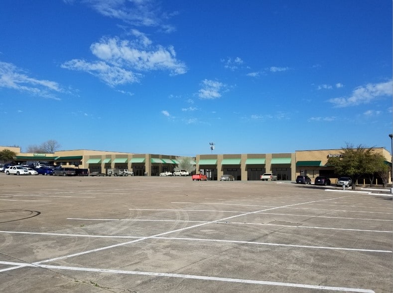 More Photos Of 1111-1115 W Ledbetter Dr, Dallas Unknown For Lease