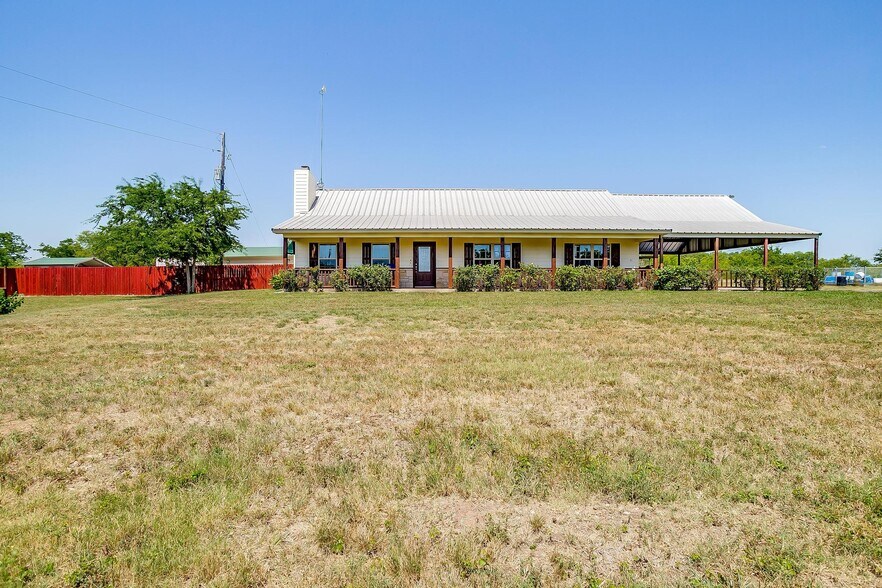 More Photos Of 6212 FM 933, Blum Warehouse For Sale