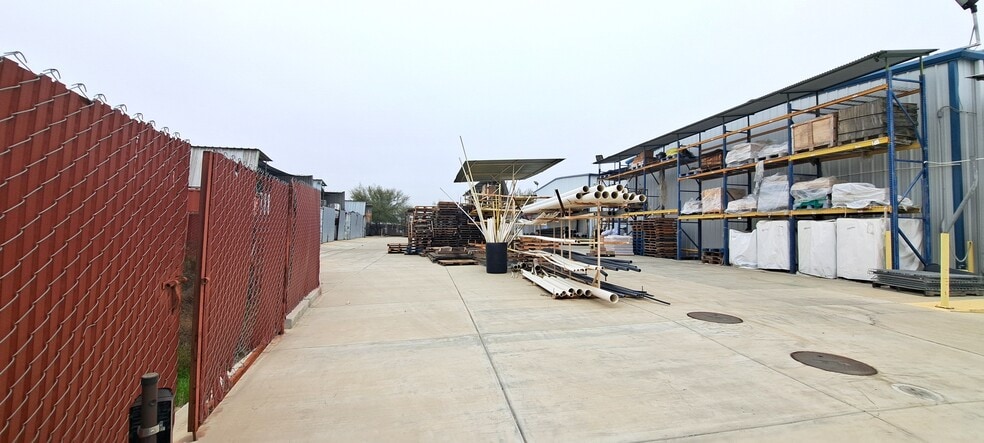 More Photos Of 9309 Enos Ln, Bakersfield Warehouse For Lease