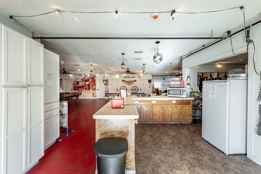 More Photos Of 3402 Goodnight Blvd, Wills Point Research And Development For Sale