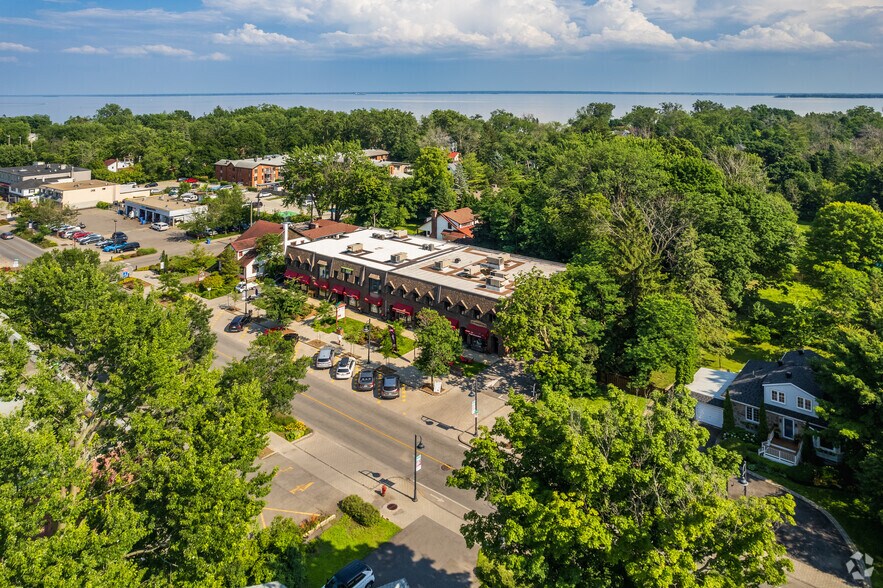 More Photos Of 482-484 Boul Beaconsfield, Beaconsfield Storefront Retail Office For Lease