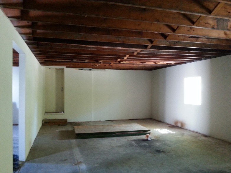 More Photos Of 19 W Bel Air Ave, Aberdeen Storefront For Lease