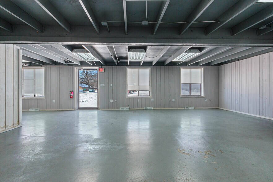 More Photos Of 108 S Front St, Coloma General Retail For Sale