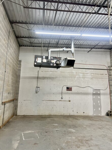 More Photos Of 802 E Pennsylvania Blvd, Feasterville Trevose Industrial For Lease