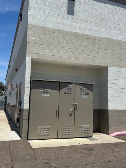 More Photos Of 17220 N 19th Ave, Phoenix General Retail For Lease