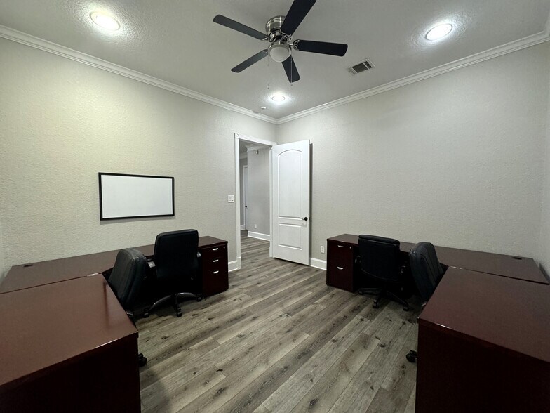 More Photos Of 11601 Spring Cypress Rd, Tomball Medical For Sale