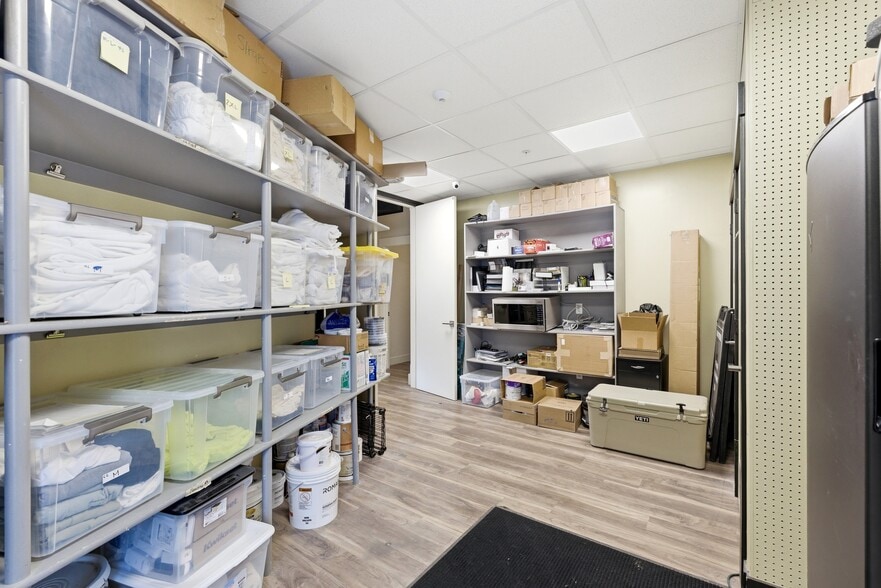 More Photos Of 695 E Main St, Midway Storefront Retail Office For Lease