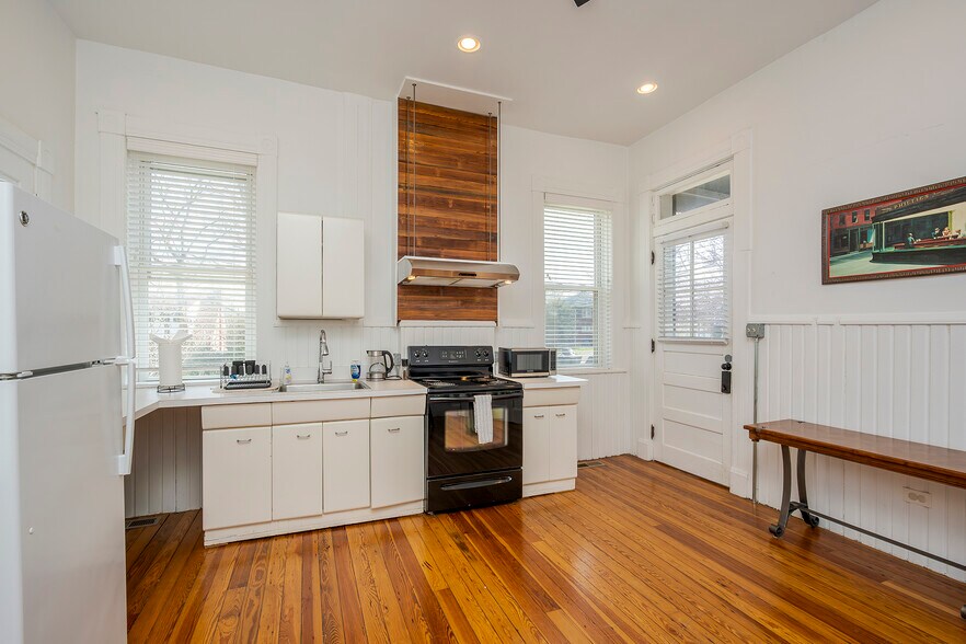 More Photos Of 199 E Loudon Ave, Lexington Office Residential For Sale