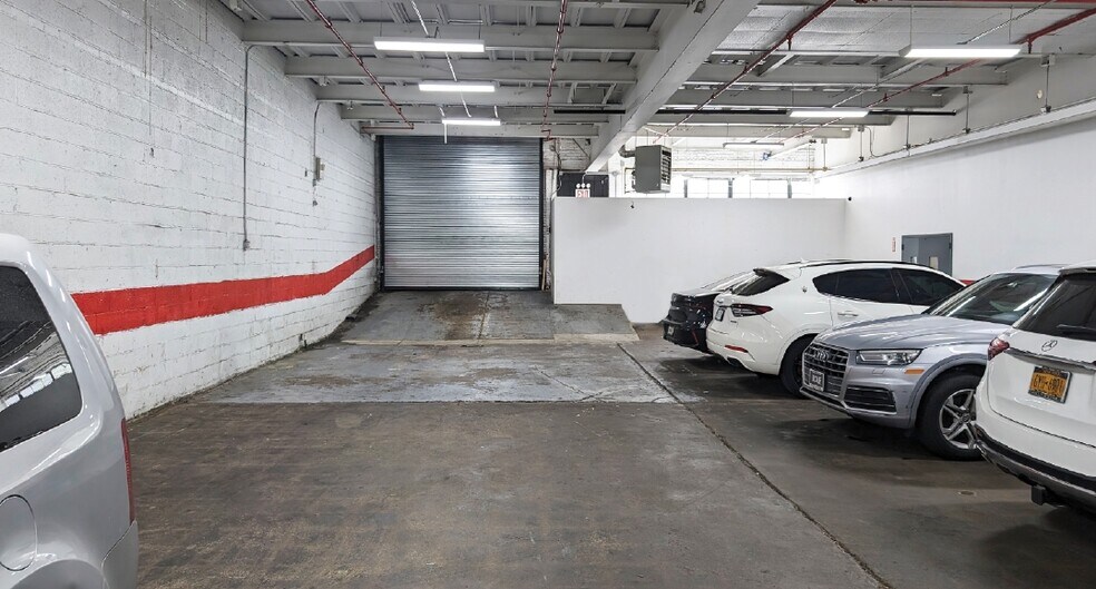 More Photos Of 32-33 47th Ave, Long Island City Warehouse For Lease