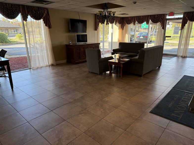 More Photos Of 4055 Belmont Ave, Youngstown Hotel For Sale