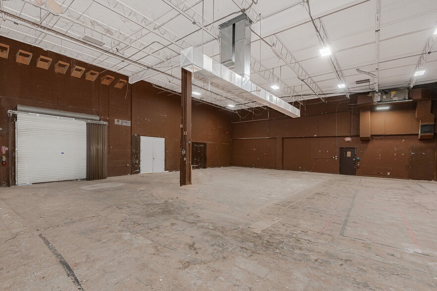 More Photos Of 3650 Coral Ridge Dr, Coral Springs Light Manufacturing For Sale