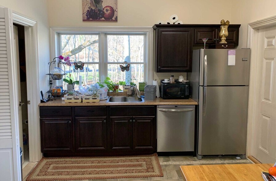 More Photos Of 23 Danbury Rd, Wilton Storefront Retail Office For Sale