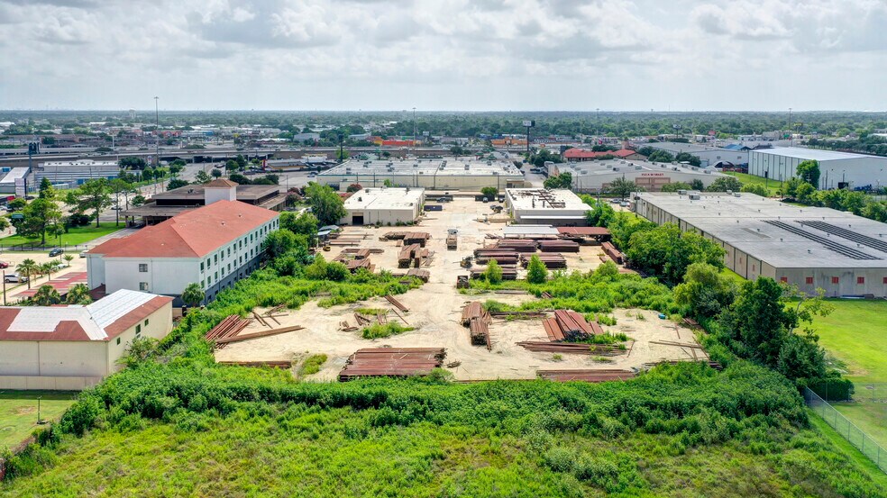 More Photos Of 8206 Mosley Rd, Houston Warehouse For Lease