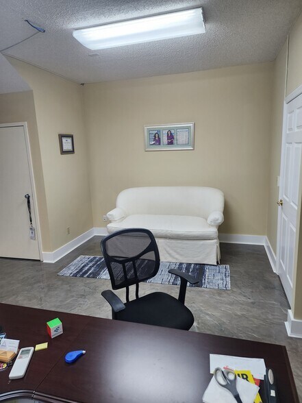 More Photos Of 2105 Drew St, Clearwater Office For Sale