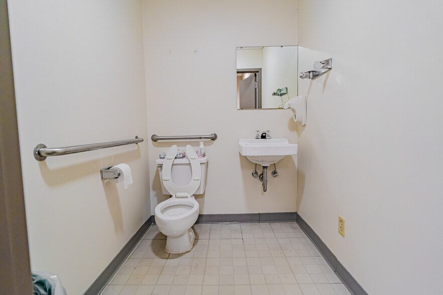 More Photos Of 1730 E Republic Rd, Springfield Unknown For Lease