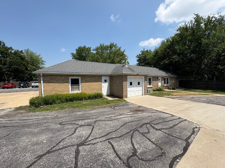 More Photos Of 411 W Division St, Manteno Flex For Sale