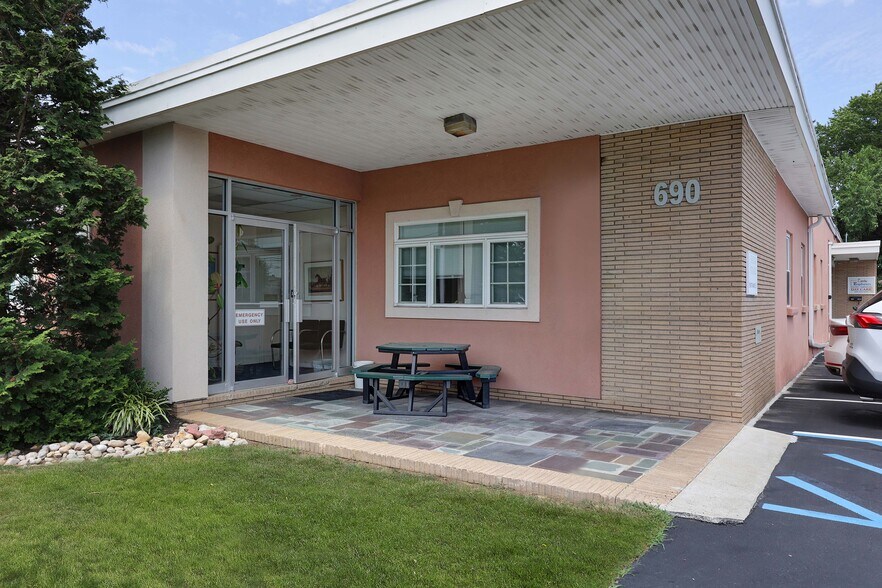 More Photos Of 690 Whitehead Rd, Lawrenceville Office For Sale