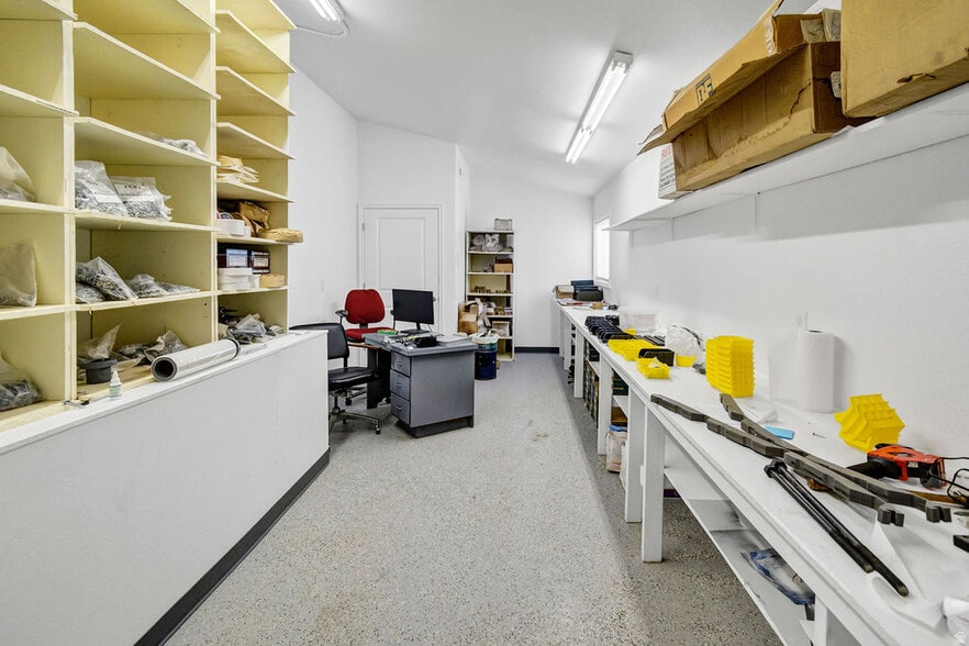 More Photos Of 46 S Center St, Elsinore Industrial For Sale